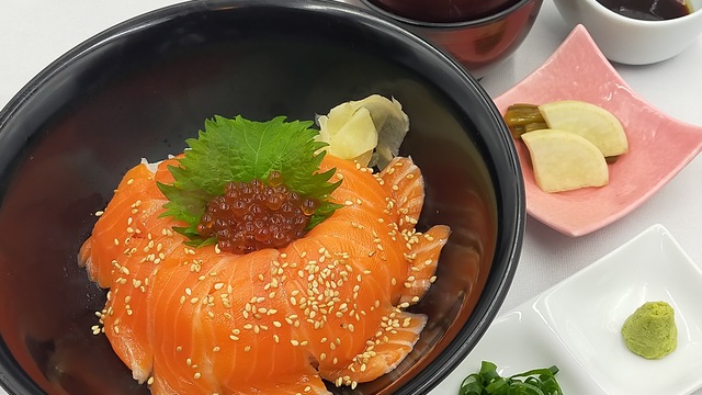 サーモンとイクラ丼