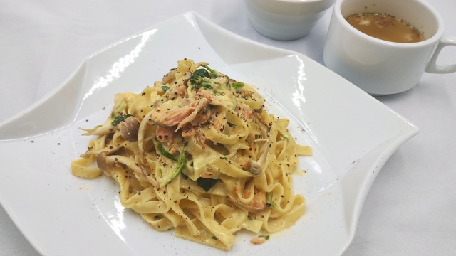 鮭ときのこのカルボナーラ